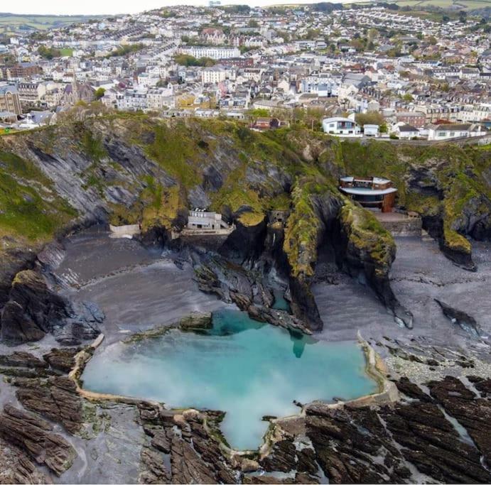 Paramount Apartments Ilfracombe, Arty Seaside Holiday Apartments 外观 照片
