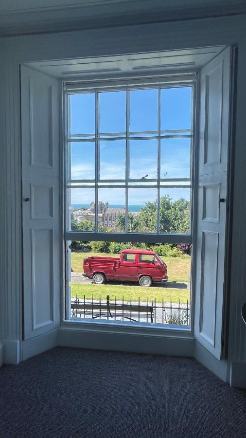 Paramount Apartments Ilfracombe, Arty Seaside Holiday Apartments 外观 照片