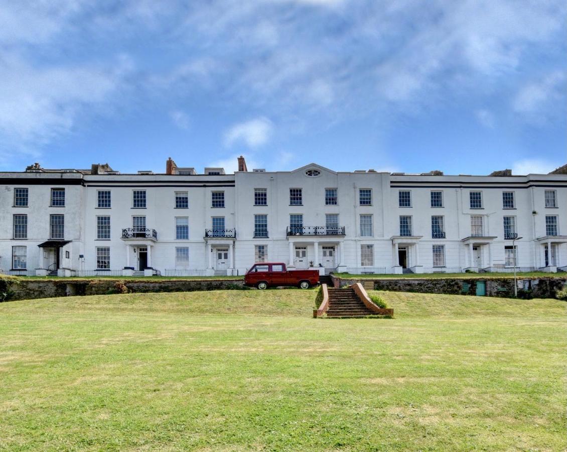 Paramount Apartments Ilfracombe, Arty Seaside Holiday Apartments 外观 照片