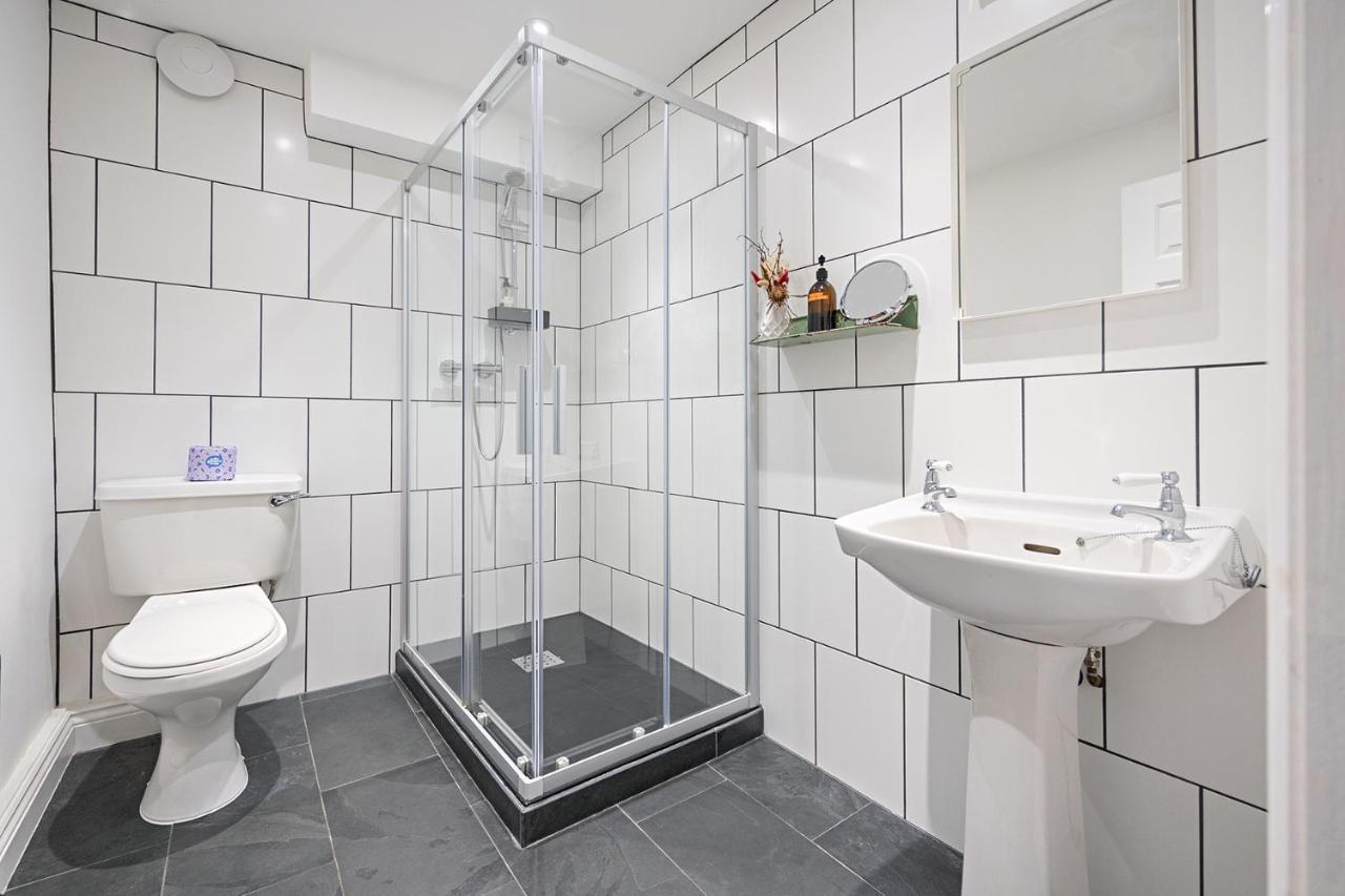 Paramount Apartments Ilfracombe, Arty Seaside Holiday Apartments 外观 照片